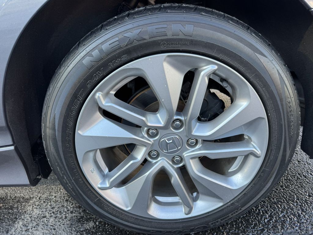 2019 Honda Accord Image 15