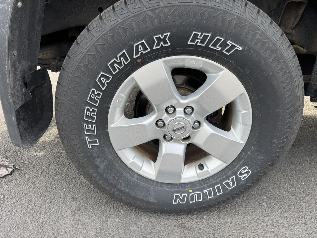 2010 Nissan Frontier Image 11