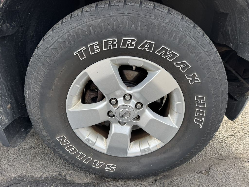 2010 Nissan Frontier Image 12