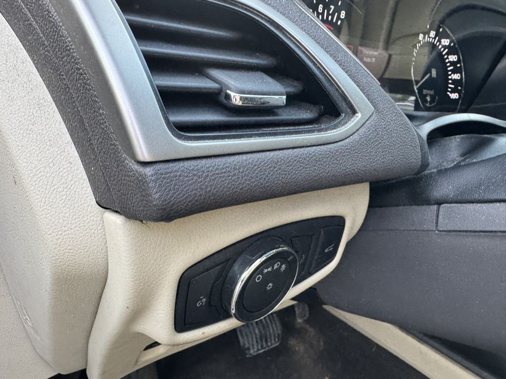 2014 Lincoln MKZ Image 16