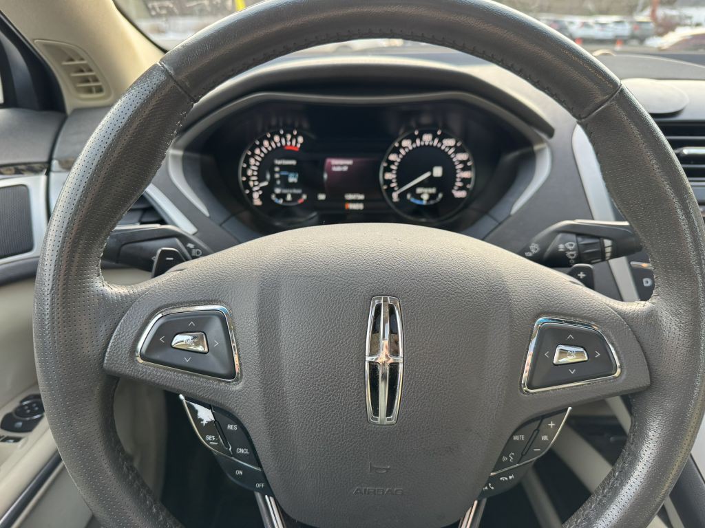 2014 Lincoln MKZ Image 17