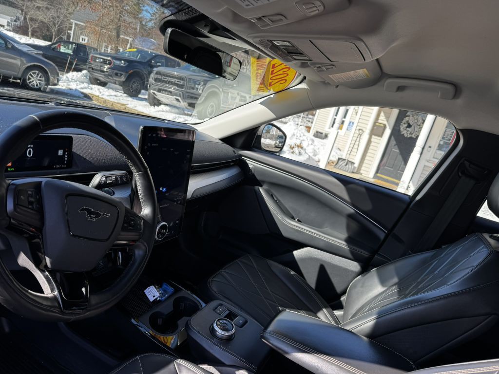 2022 Ford Mustang Image 9