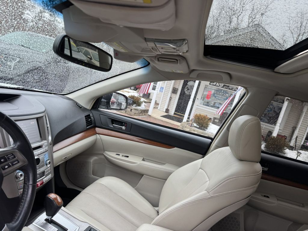 2014 Subaru Outback Image 9
