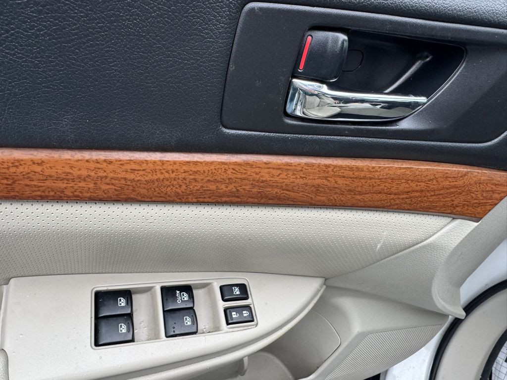 2014 Subaru Outback Image 15