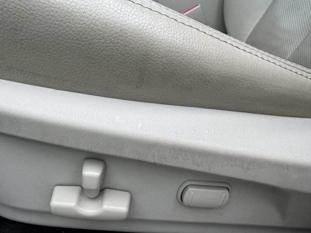 2014 Subaru Outback Image 16