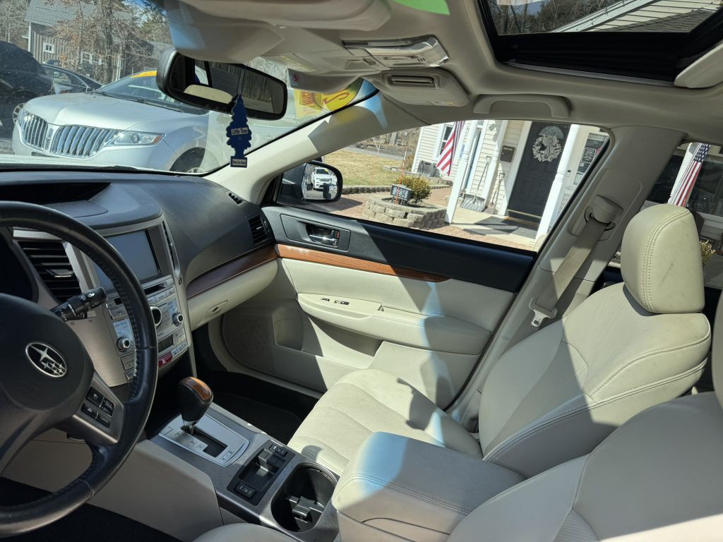 2014 Subaru Outback Image 9