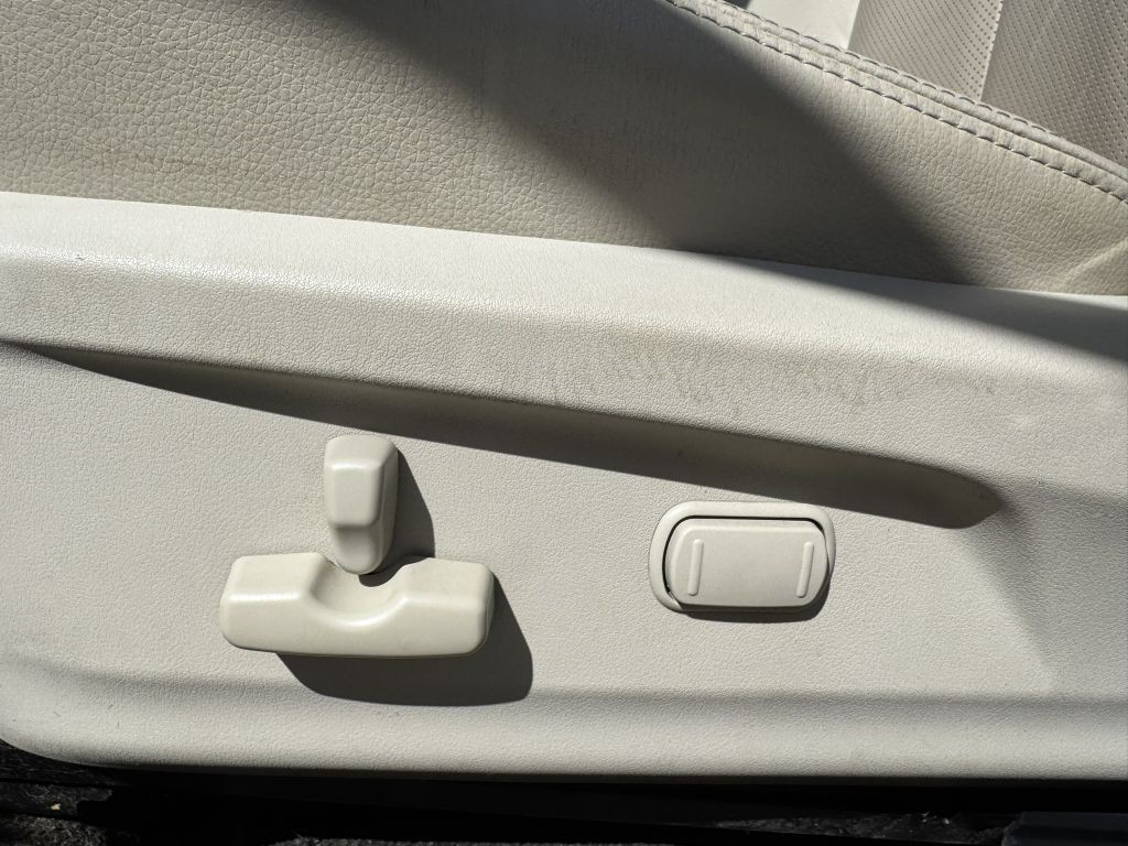 2014 Subaru Outback Image 16