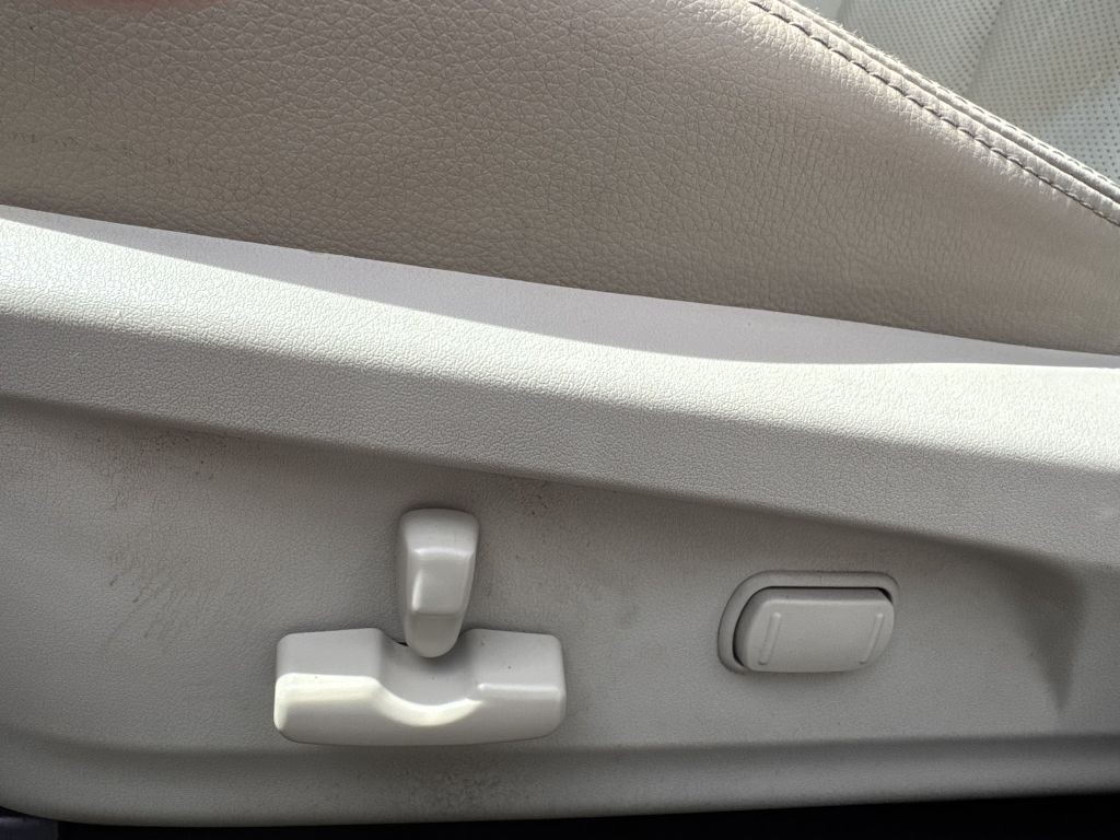 2014 Subaru Outback Image 16