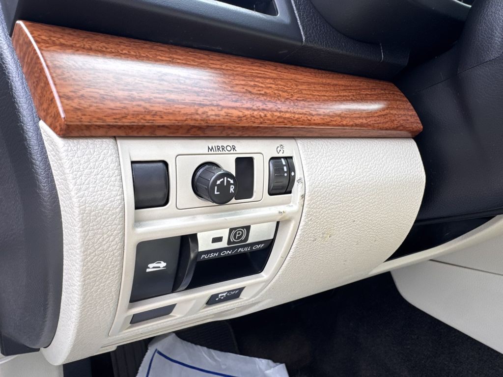 2014 Subaru Outback Image 17