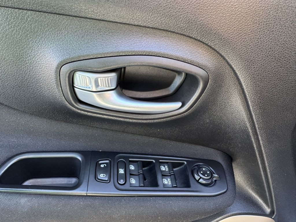 2017 Jeep Renegade Image 16