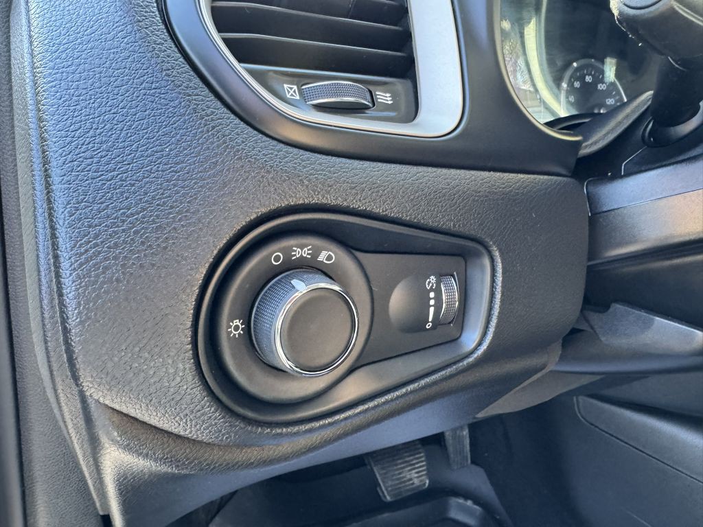 2017 Jeep Renegade Image 18