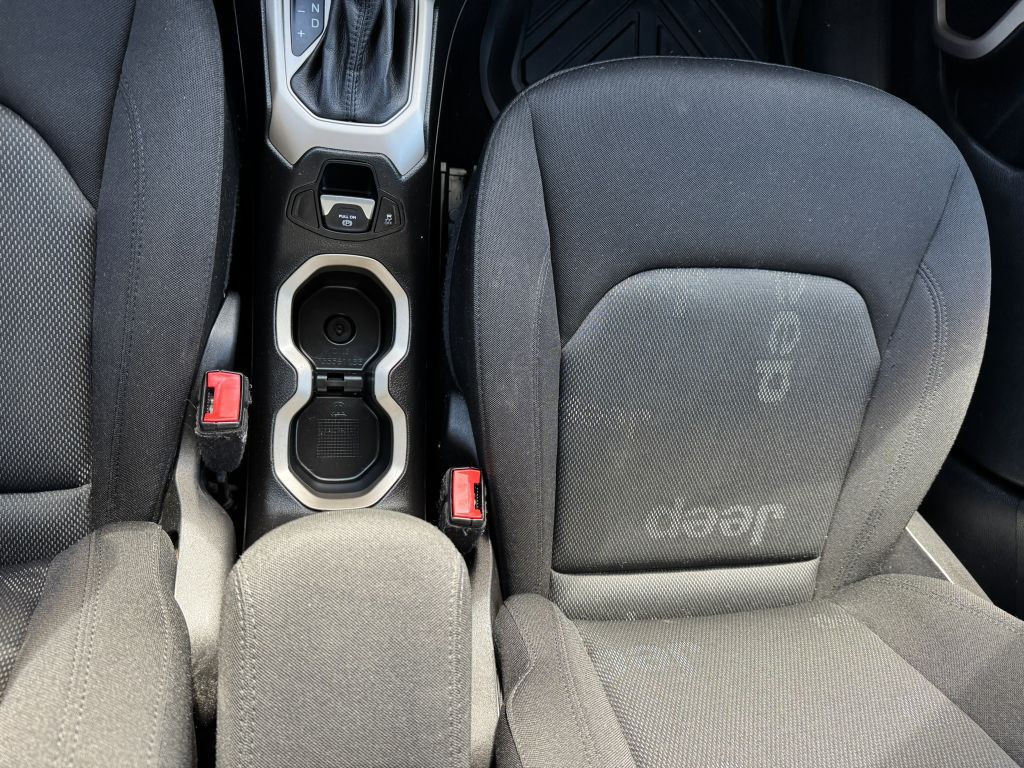 2017 Jeep Renegade Image 24