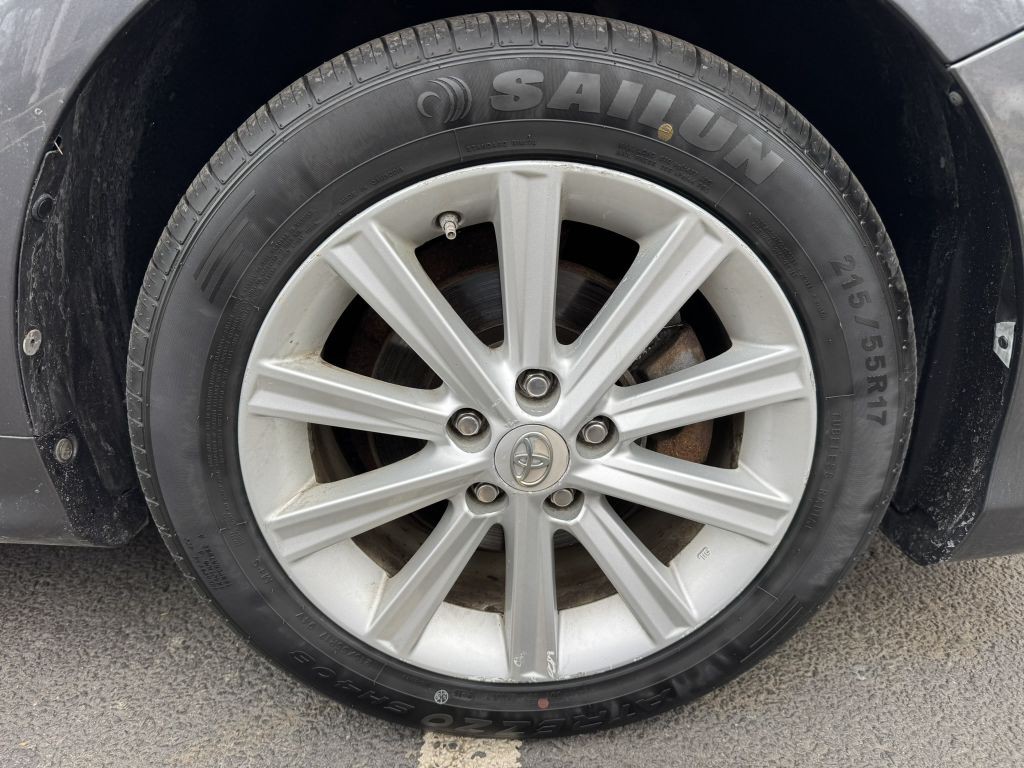 2012 Toyota Camry Image 12