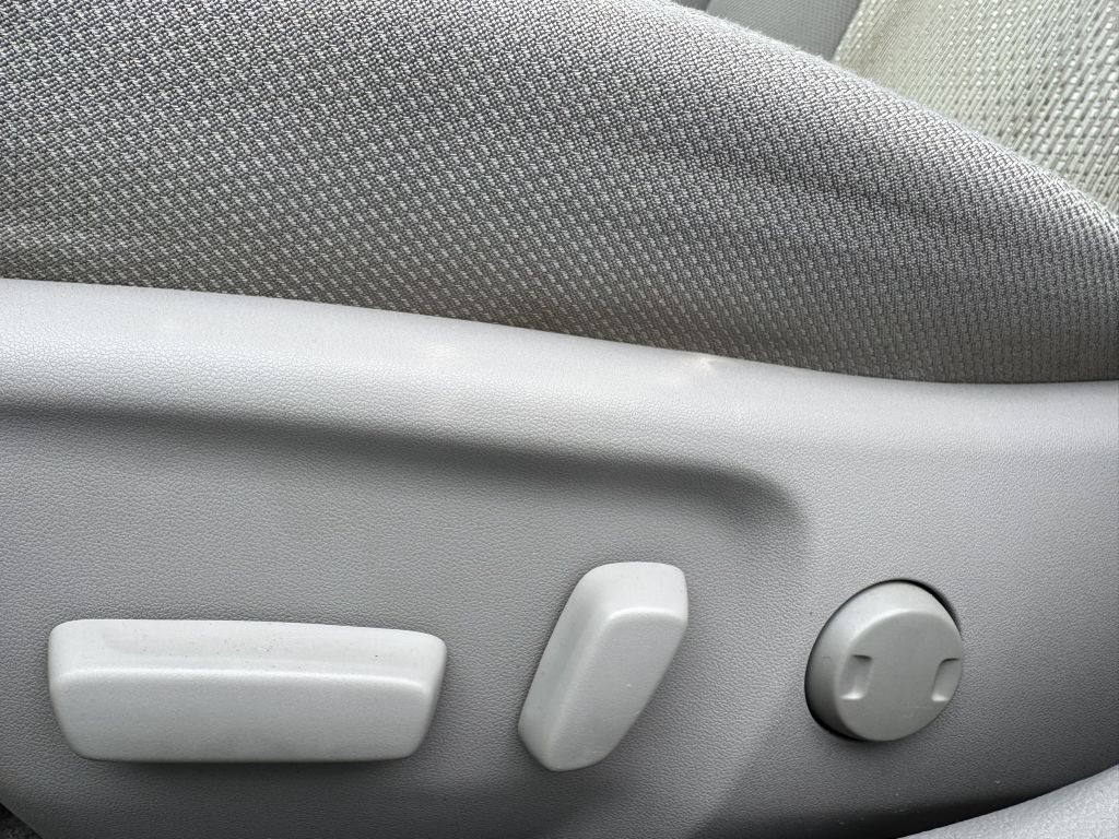 2012 Toyota Camry Image 16