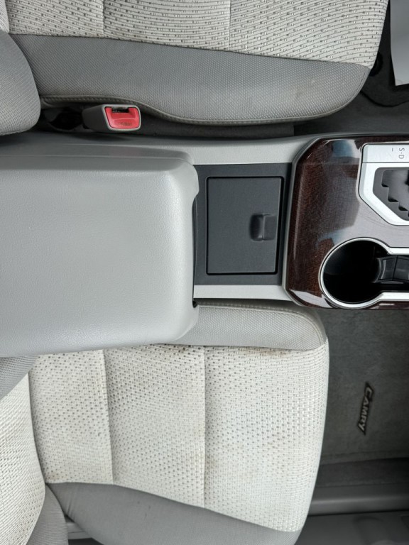 2012 Toyota Camry Image 21