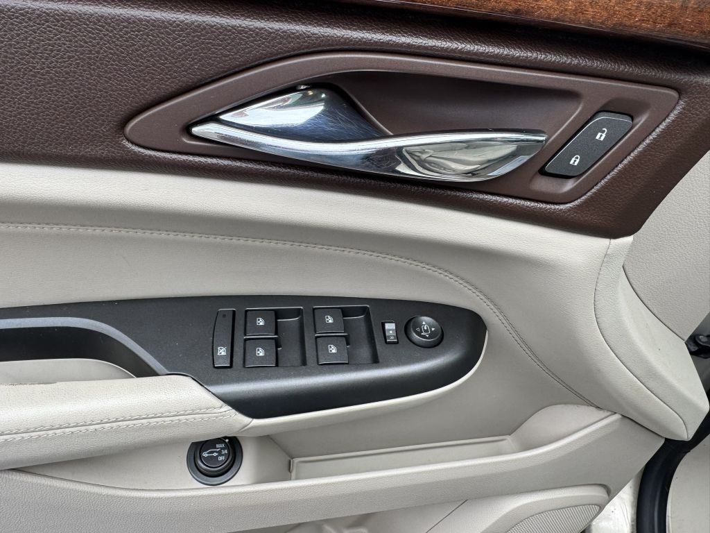 2012 Cadillac SRX Image 16