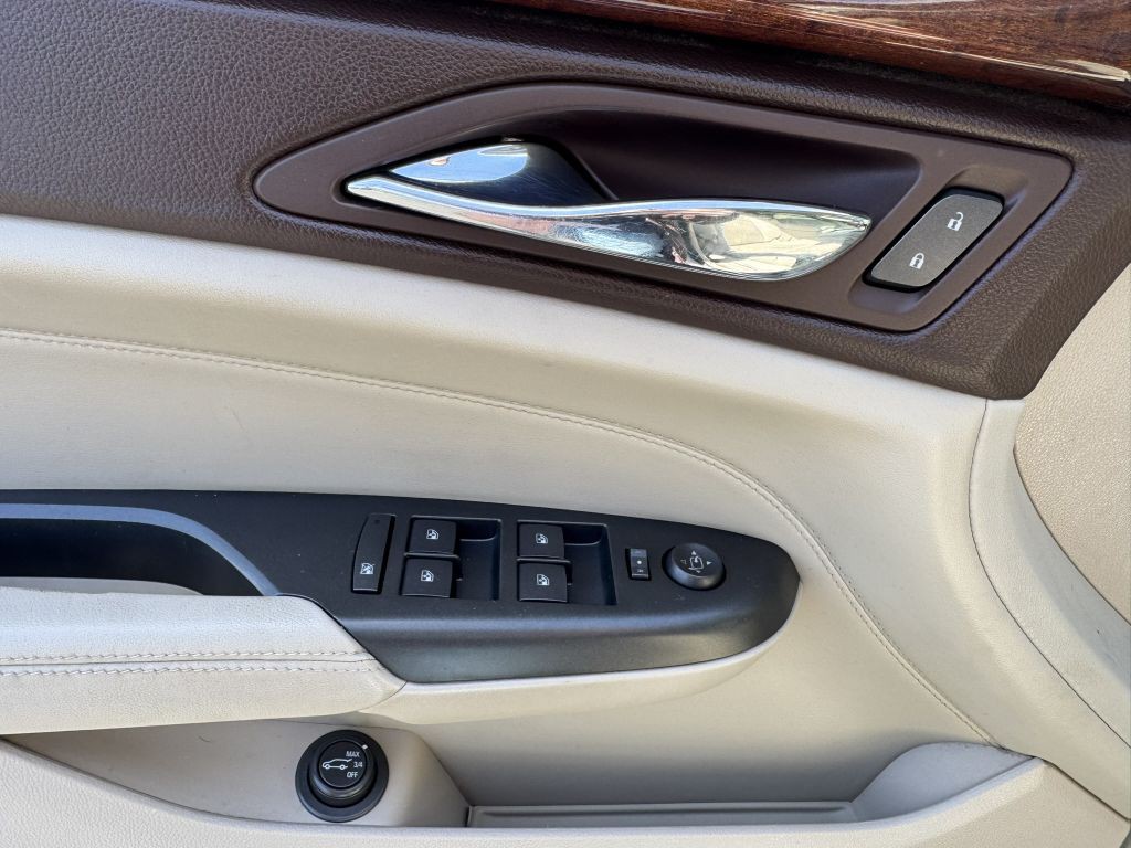 2012 Cadillac SRX Image 16
