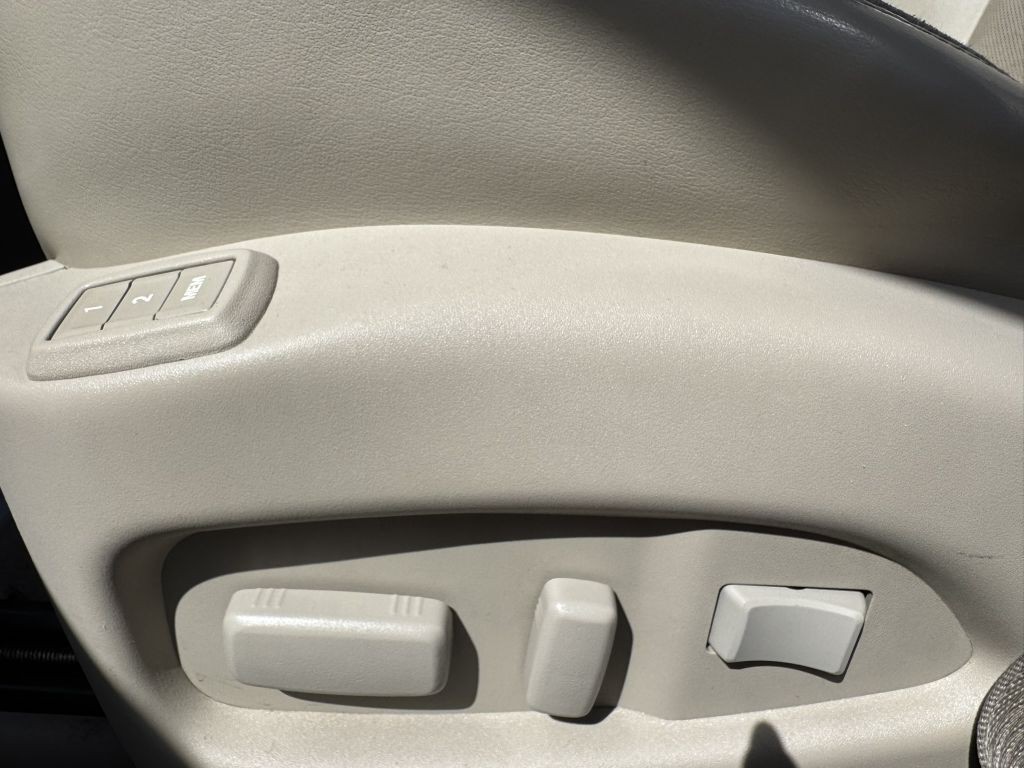 2012 Cadillac SRX Image 17
