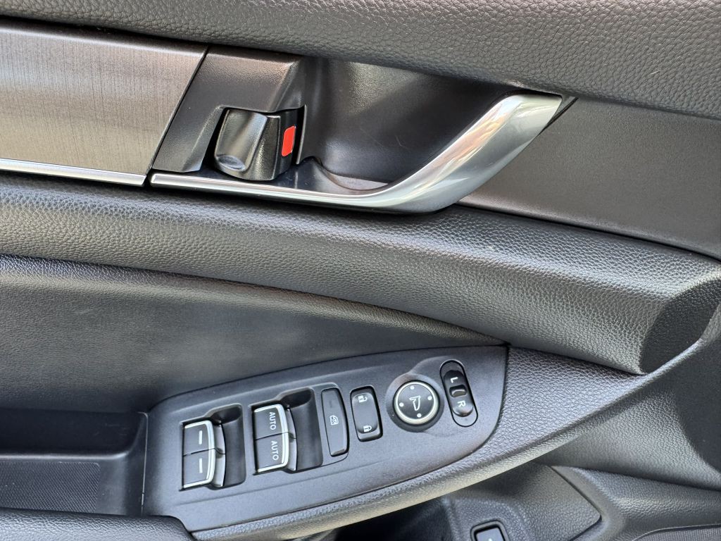 2022 Honda Accord Image 35