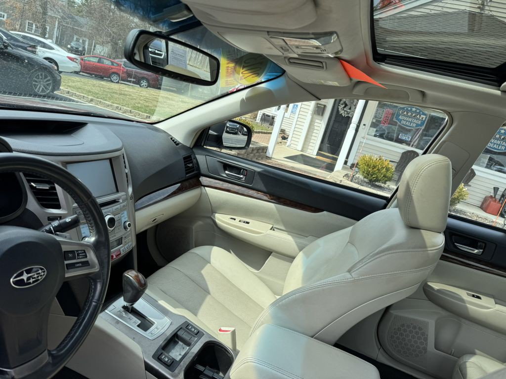 2013 Subaru Legacy Image 9