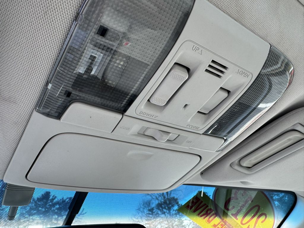 2013 Subaru Legacy Image 23