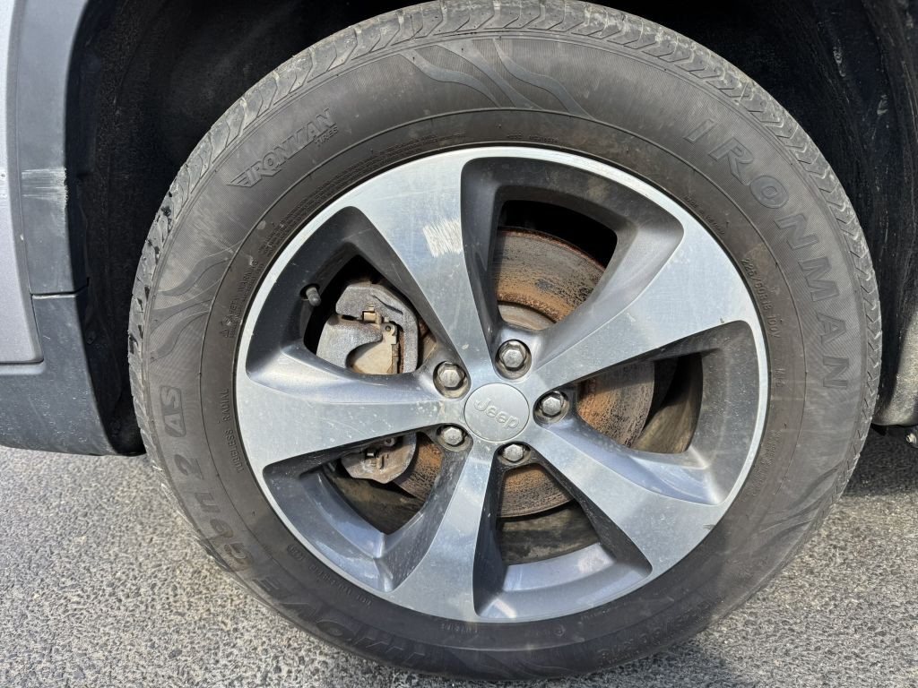 2019 Jeep Cherokee Image 13