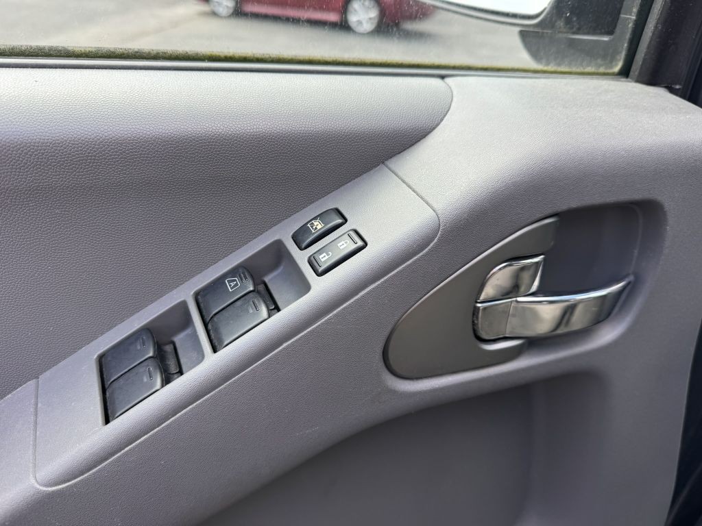 2012 Nissan Frontier Image 15