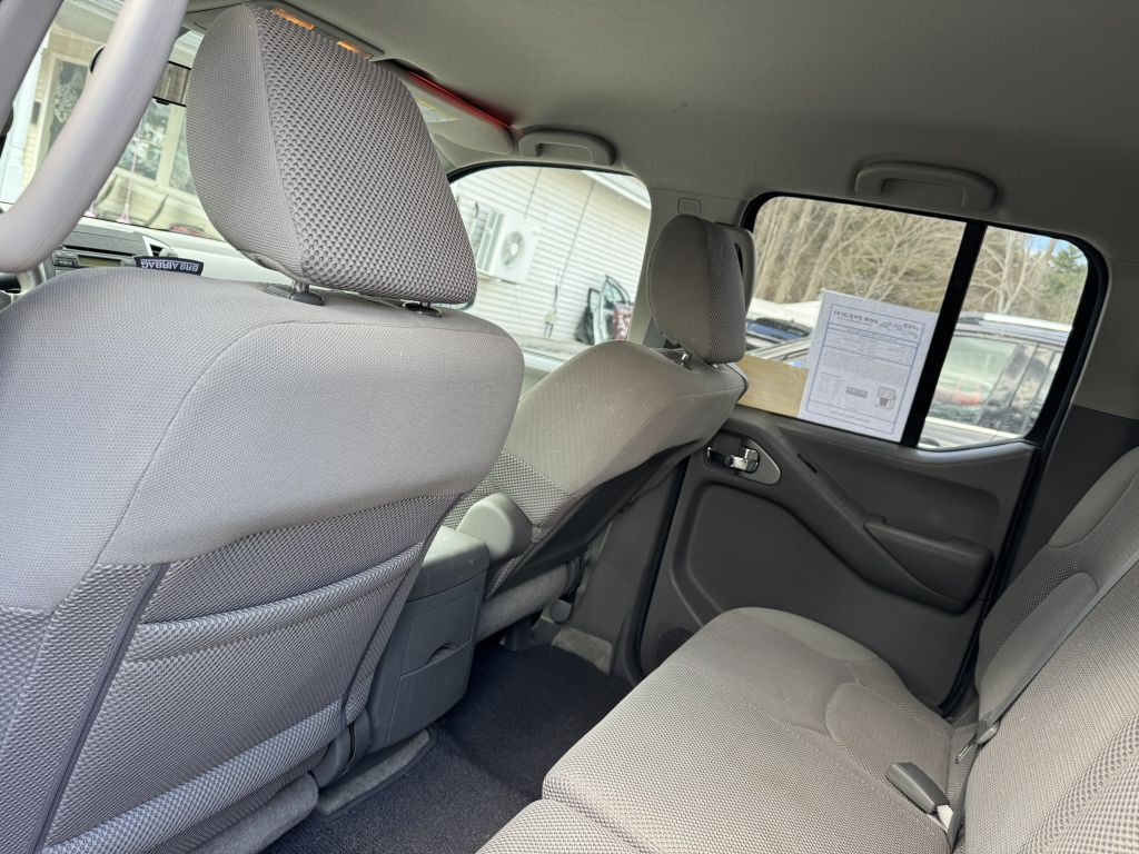 2012 Nissan Frontier Image 20