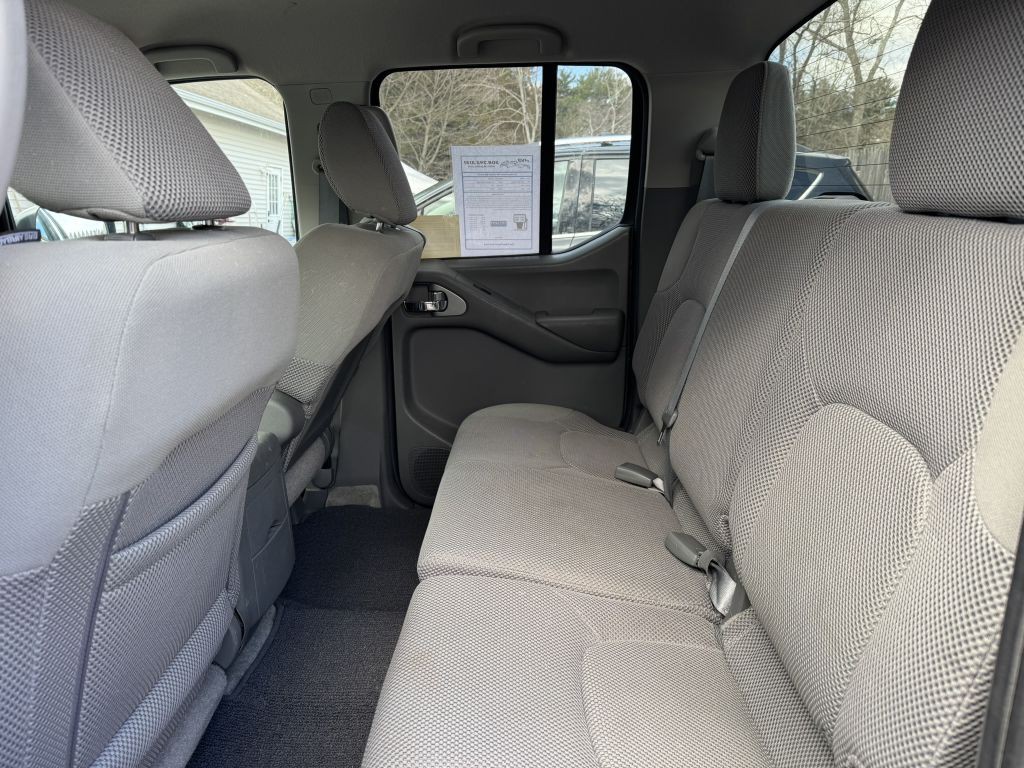 2012 Nissan Frontier Image 21