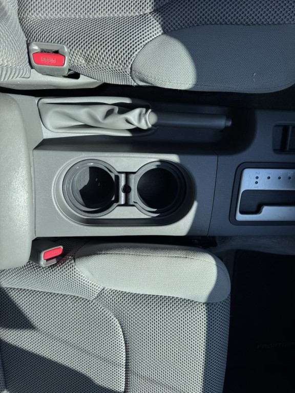 2012 Nissan Frontier Image 21