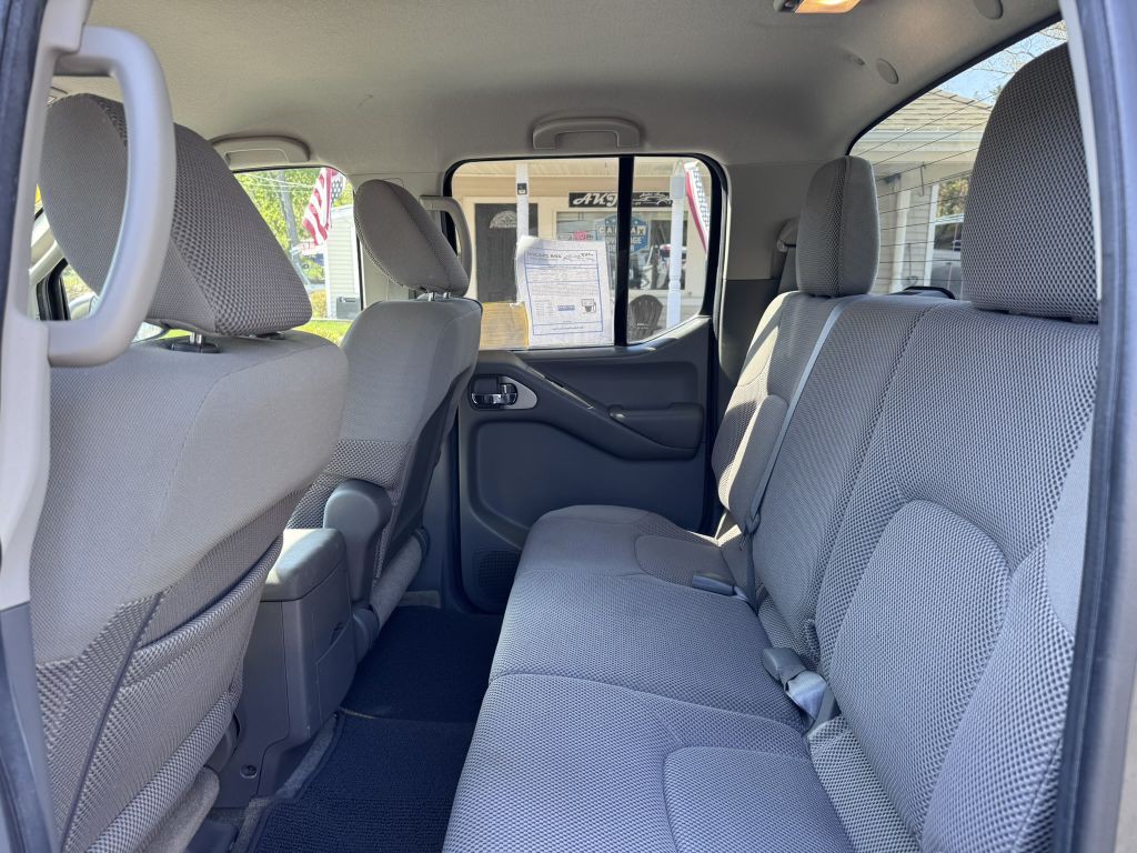 2012 Nissan Frontier Image 25