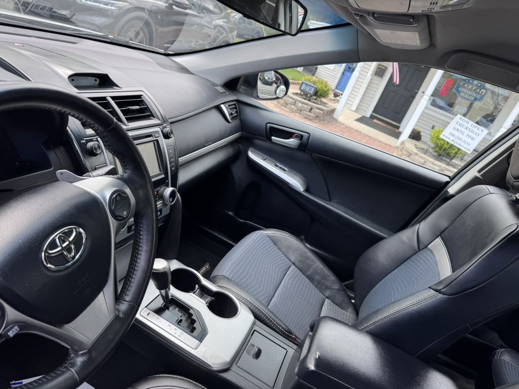 2013 Toyota Camry Image 9