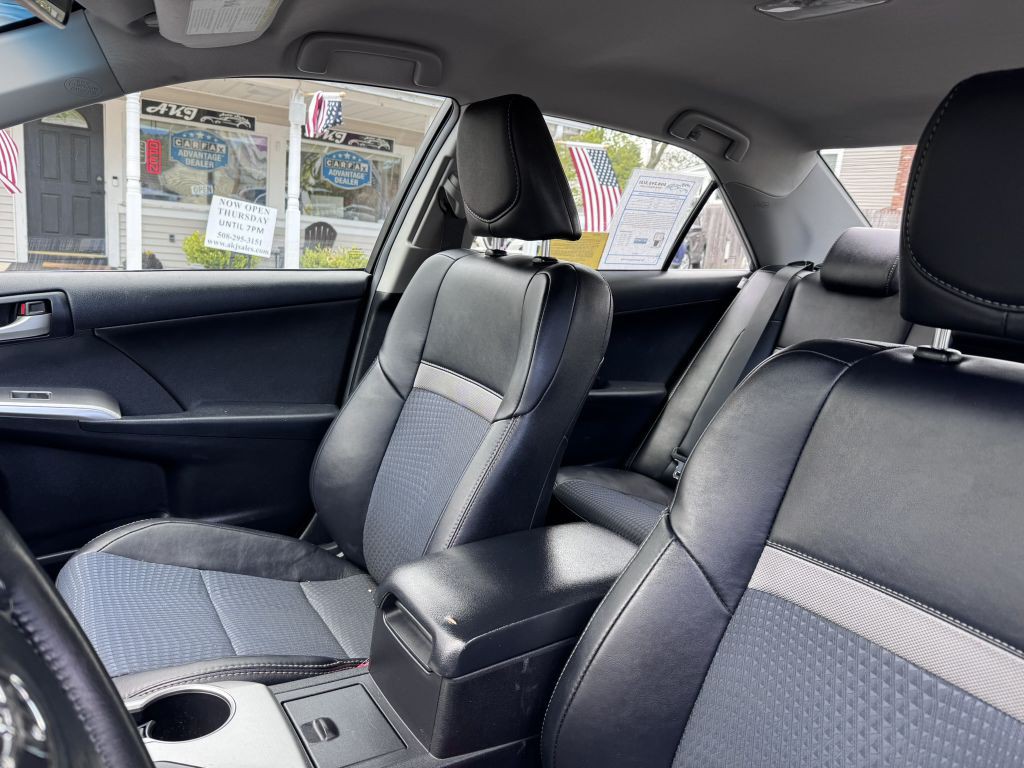 2013 Toyota Camry Image 10