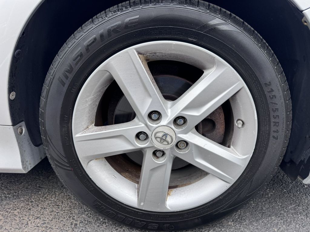 2013 Toyota Camry Image 12