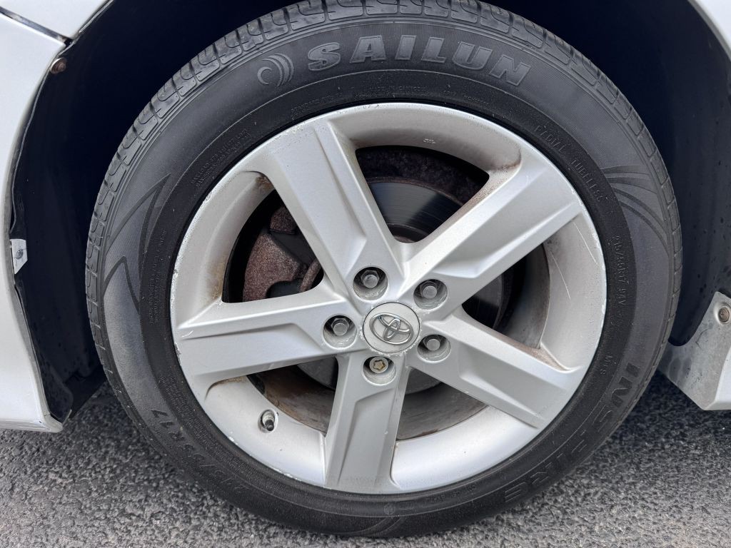2013 Toyota Camry Image 13