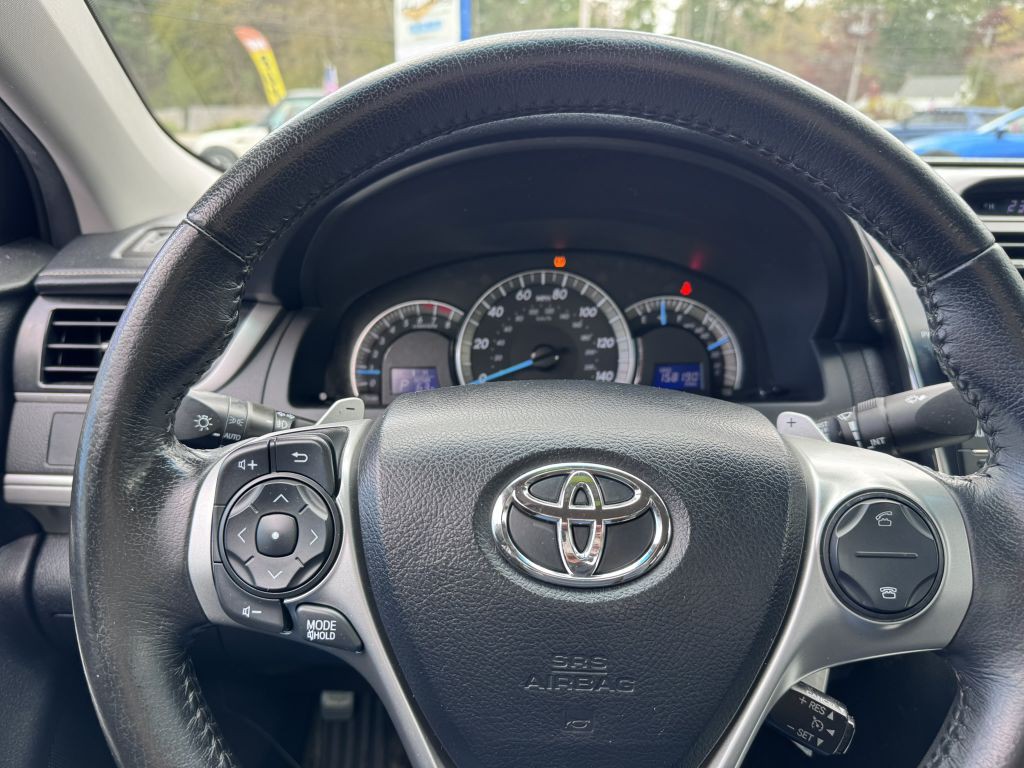 2013 Toyota Camry Image 18