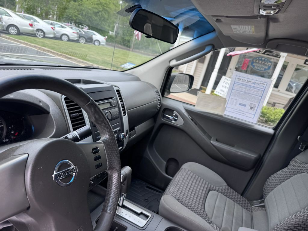 2010 Nissan Frontier Image 9