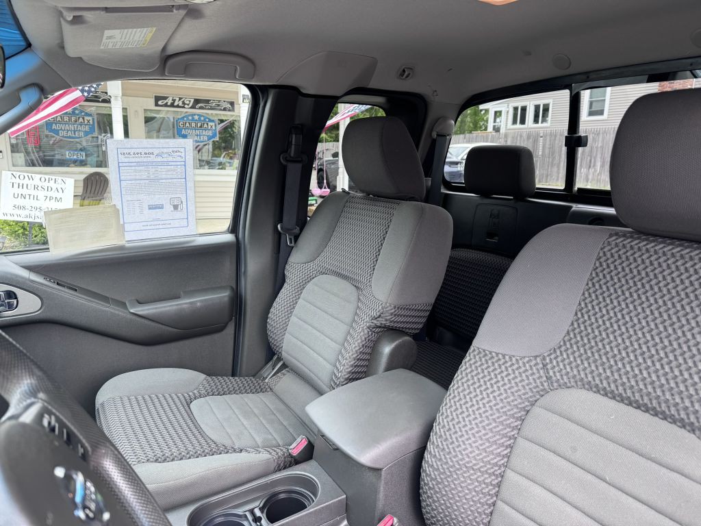 2010 Nissan Frontier Image 10