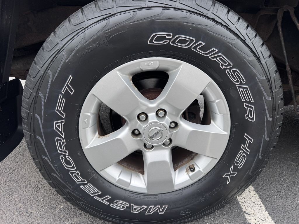 2010 Nissan Frontier Image 11