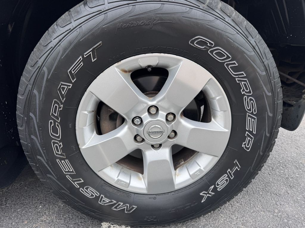 2010 Nissan Frontier Image 12