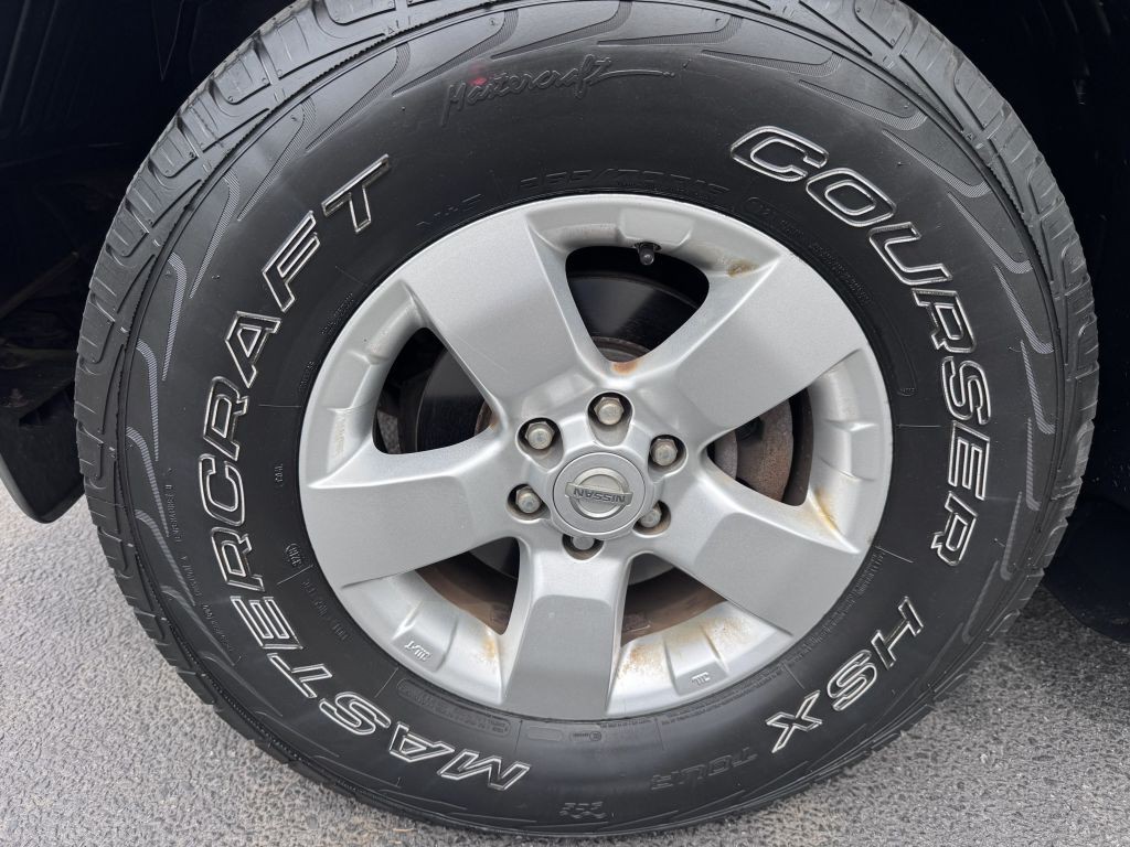 2010 Nissan Frontier Image 13