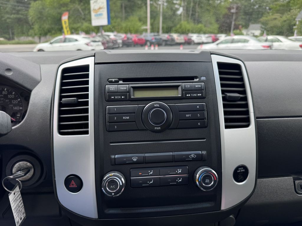 2010 Nissan Frontier Image 20