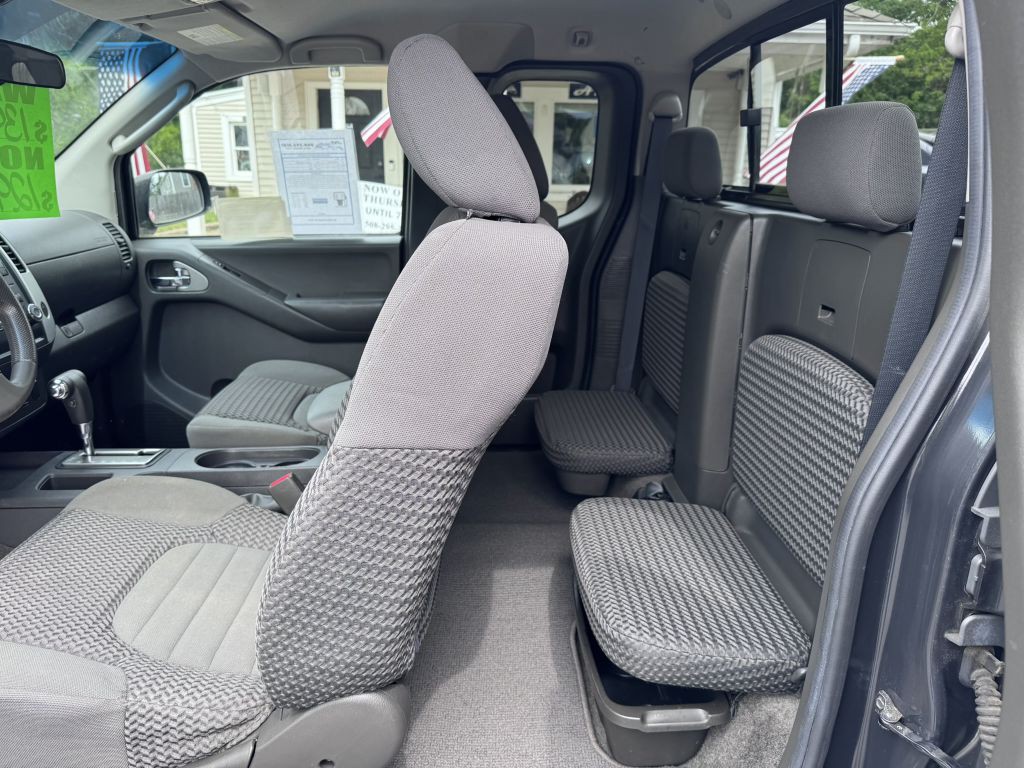2010 Nissan Frontier Image 24