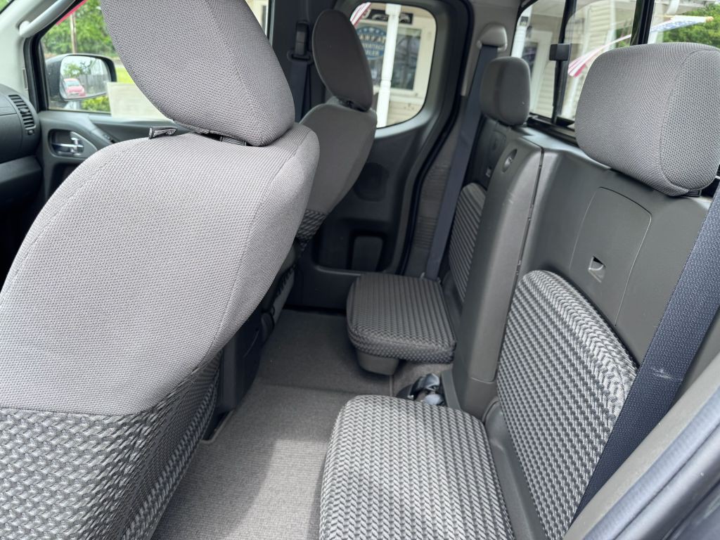2010 Nissan Frontier Image 25