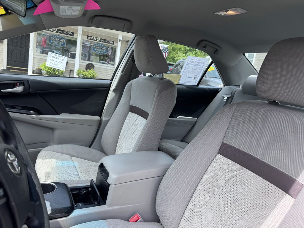 2014 Toyota Camry Image 10