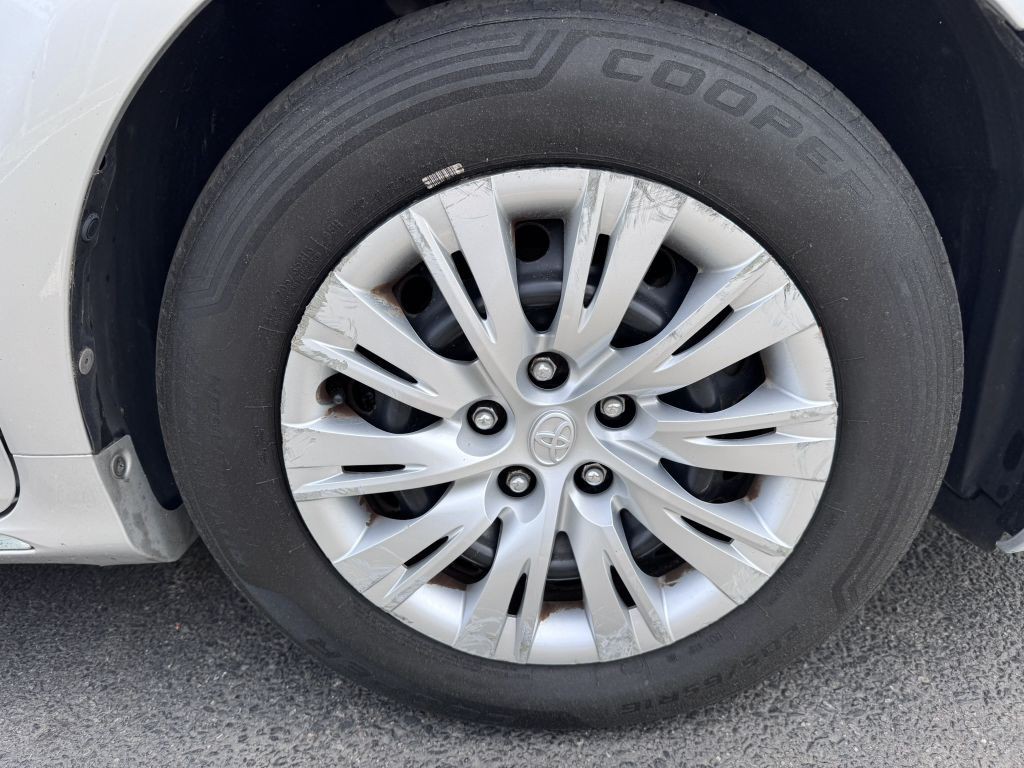 2014 Toyota Camry Image 12