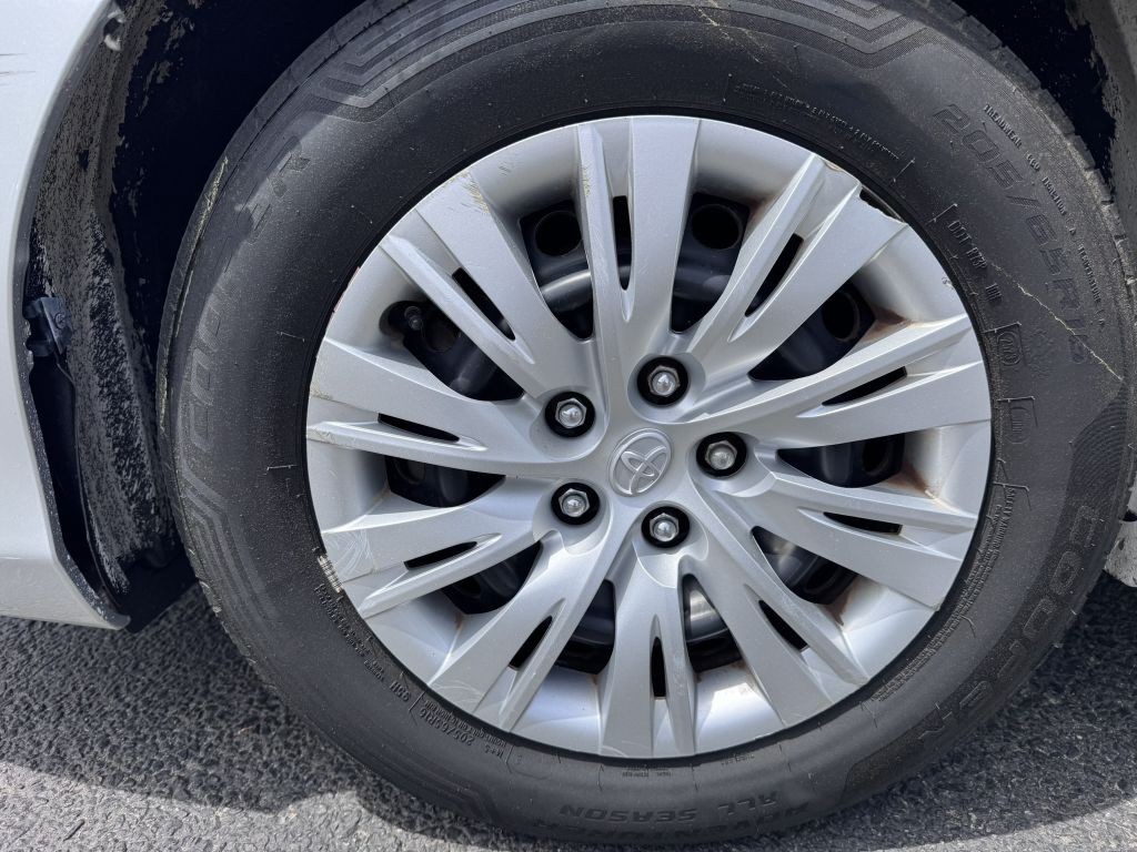 2014 Toyota Camry Image 13