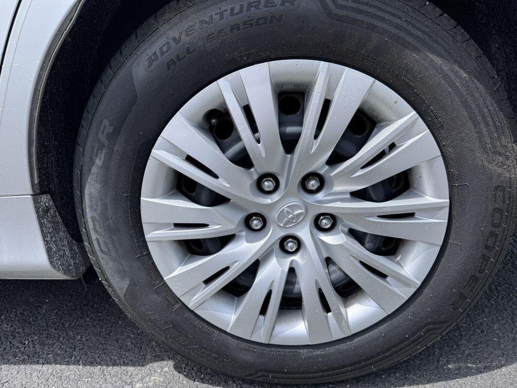 2014 Toyota Camry Image 14