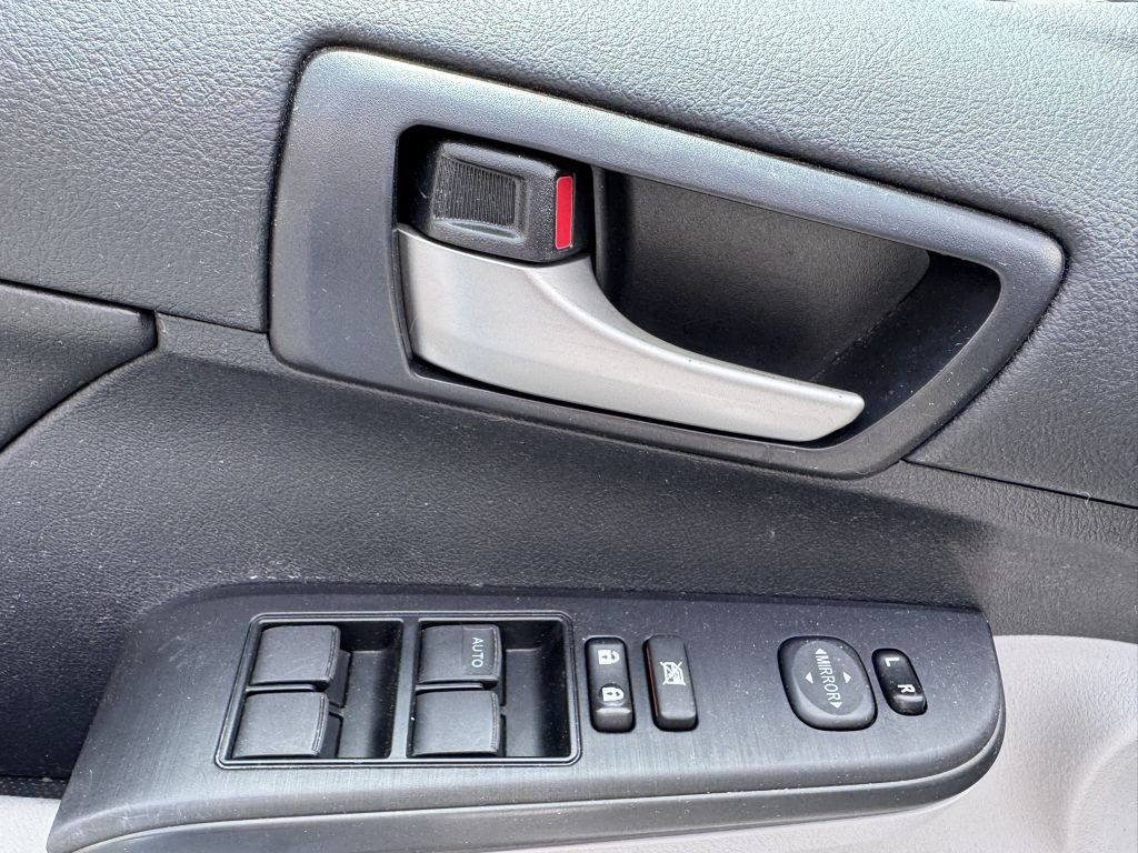 2014 Toyota Camry Image 15