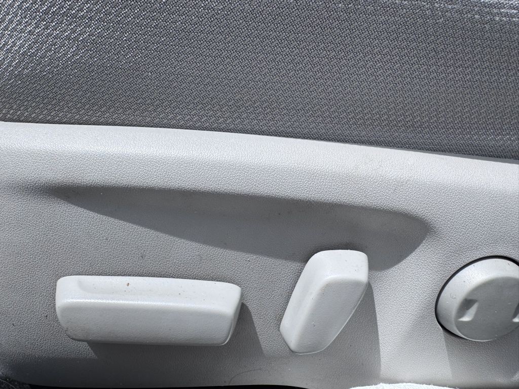 2014 Toyota Camry Image 16